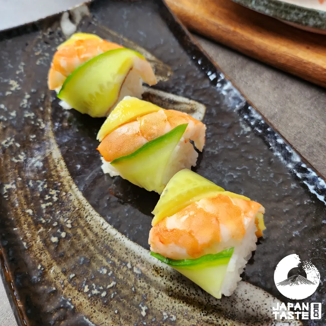 https://japan-taste.com/wp-content/uploads/2022/12/recipe-tanuza-sushi-rainbow-sushi.webp